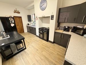 Kitchen- click for photo gallery